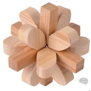 Casse-tête en bois en forme de fleur