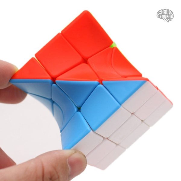 Cube Torsion avec motifs dynamiques et attractifs