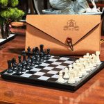 Jeu d'échecs de voyage en pochette feutrine