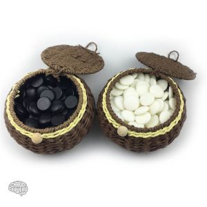 Jeu de plateau avec pierres de go en résine et jarres en osier