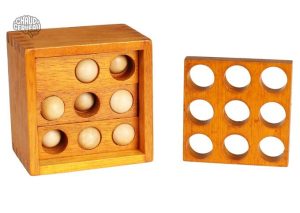 Jeu de réflexion en bois avec motif golfique captivant