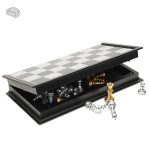 Jeu d'échecs avec pièces artistiques
