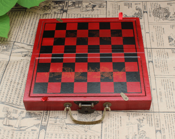 Jeu d'échecs en bois design élégant