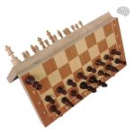 Échecs en bois magnétique avec pièces élégantes