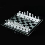 Jeu d'échecs en verre élégant et moderne