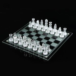 Jeu d'échecs en verre élégant et moderne