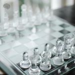 Set d'échecs en verre pour les passionnés de stratégie