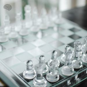 Set d'échecs en verre pour les passionnés de stratégie