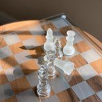 Jeu d'échecs en verre, design chic et raffiné