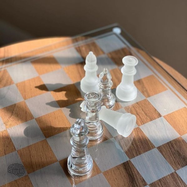 Jeu d'échecs en verre, design chic et raffiné