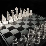 Échiquier artistique en verre pour amateurs de jeux