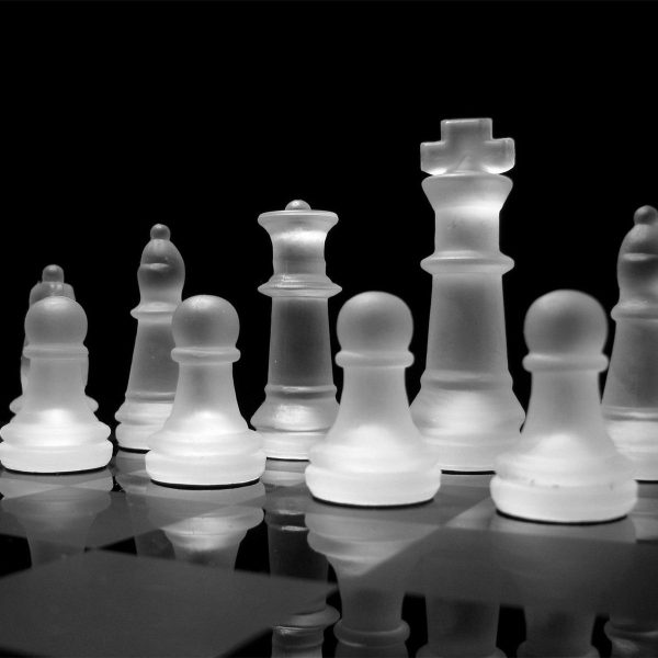 Pièces de jeu en verre, mélange de tradition et modernité