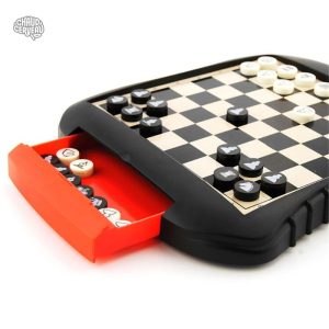 Jeu éducatif d'échecs pour développer la réflexion