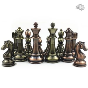 Échiquier avec pièces en métal, style Staunton