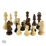 Jeu d'échecs en bois avec pièces Staunton raffinées
