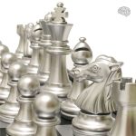 Set d'échecs magnétique en métal avec finition or et argent