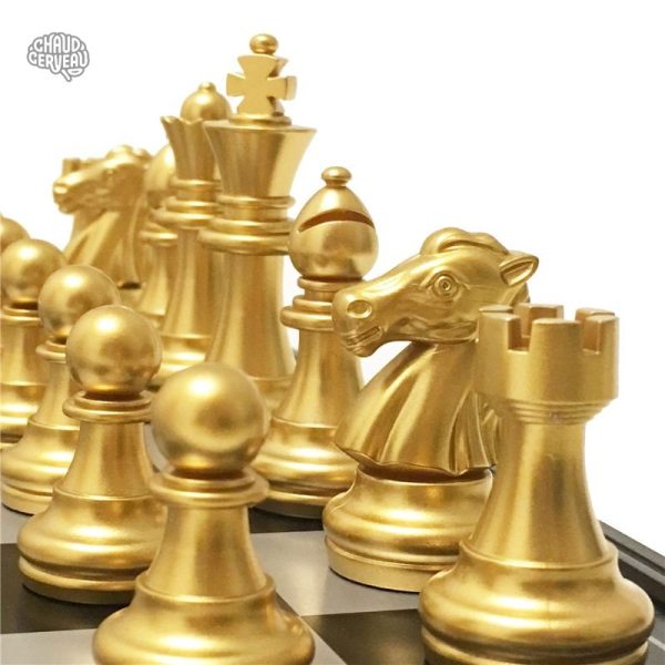 Pièces d'échecs magnétique, couleurs or et argent brillantes