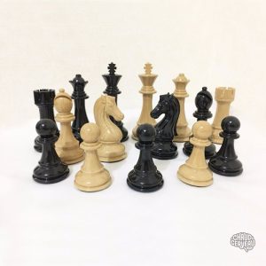 Pièces d'échecs design Staunton, équilibrées et élégantes