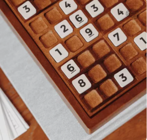 Sudoku en bois élégant pour un jeu stimulant